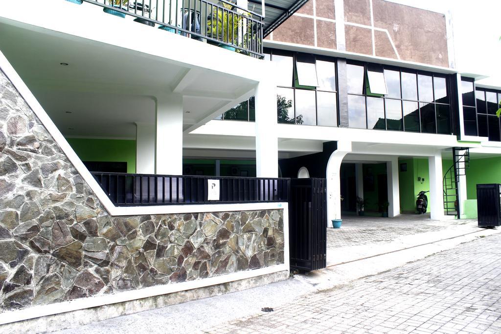 The Greenhouse Hotel ยอกยาการ์ตา ภายนอก รูปภาพ