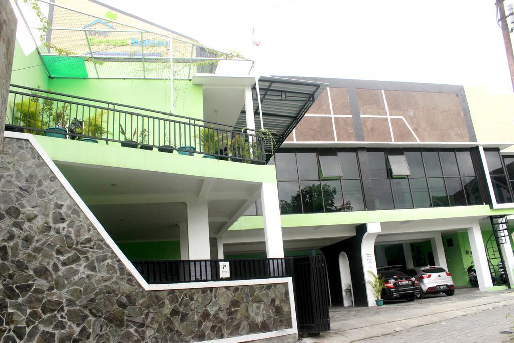 The Greenhouse Hotel ยอกยาการ์ตา ภายนอก รูปภาพ