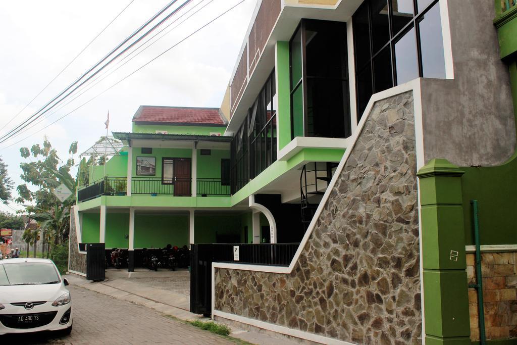 The Greenhouse Hotel ยอกยาการ์ตา ภายนอก รูปภาพ