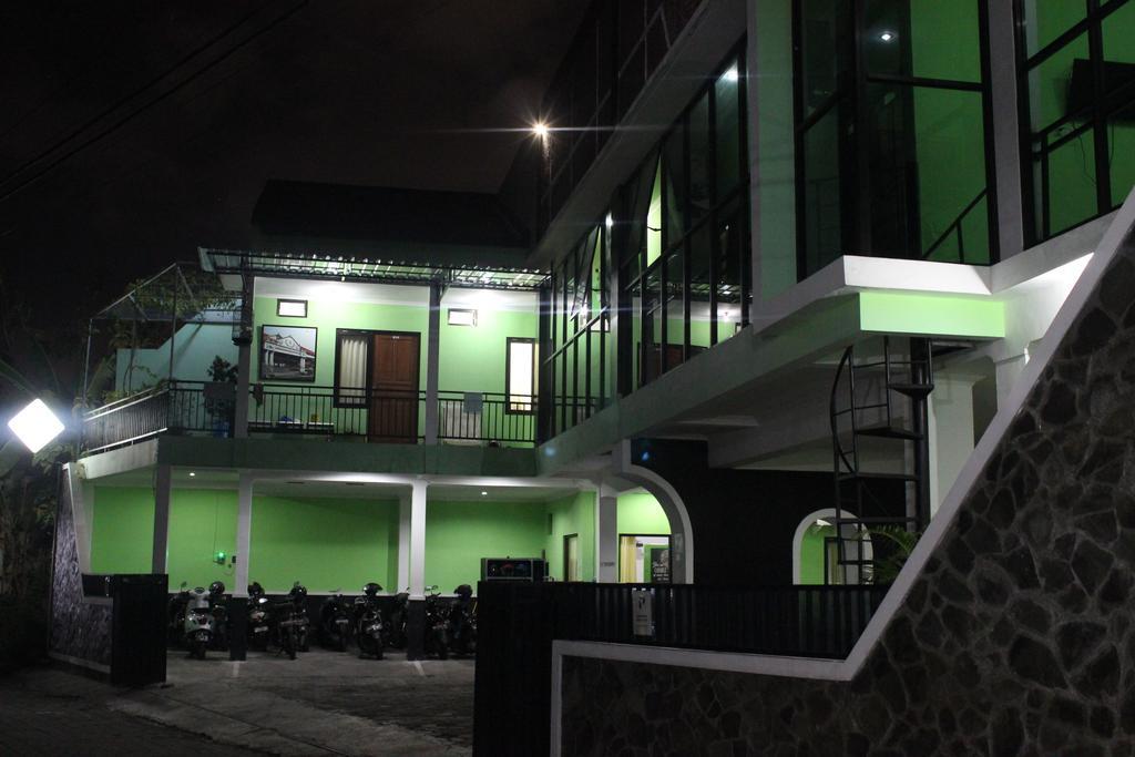 The Greenhouse Hotel ยอกยาการ์ตา ภายนอก รูปภาพ
